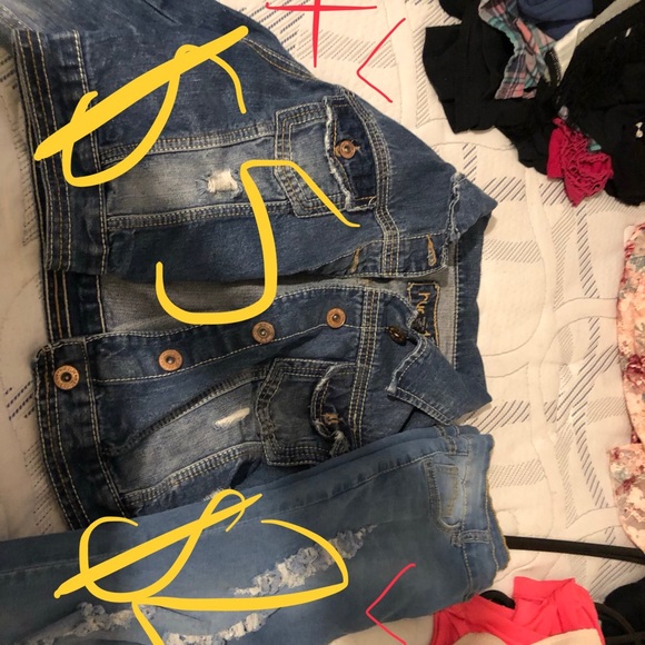 Clothes - Picture 5 of 8